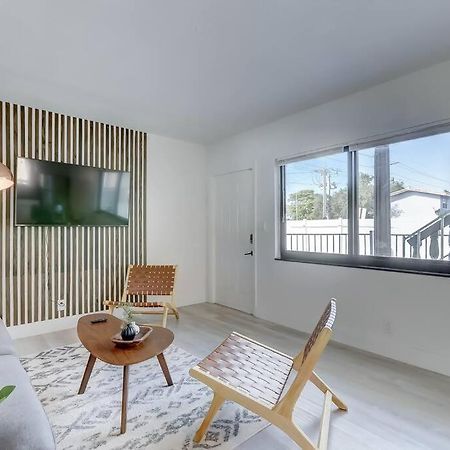 Chic Retreat: 2Br Apartment! 포트 로더데일 외부 사진