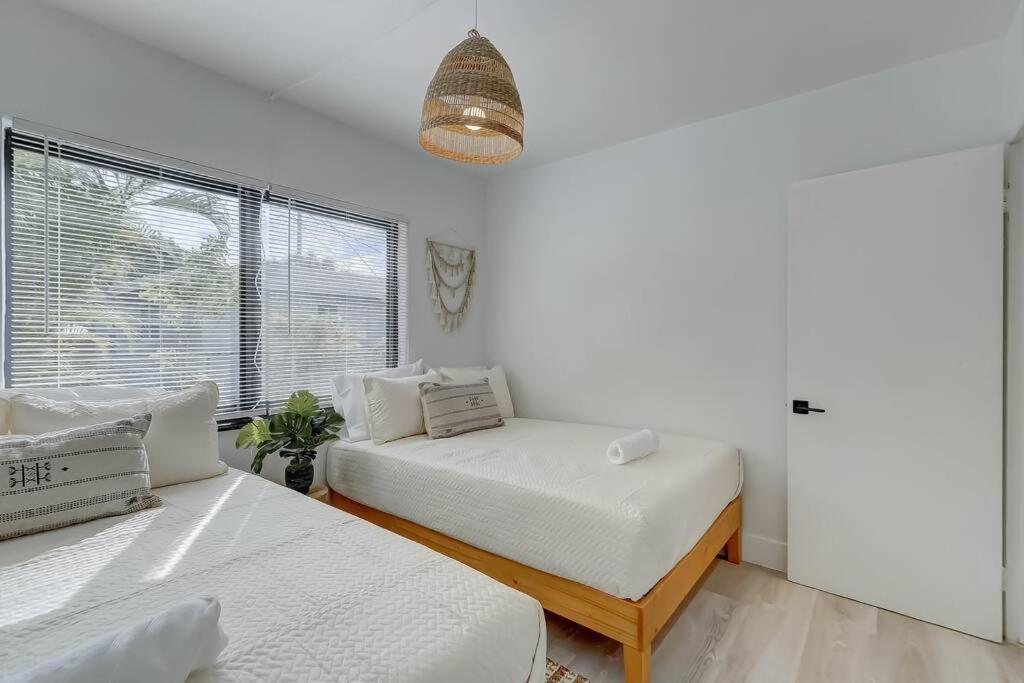 Chic Retreat: 2Br Apartment! 포트 로더데일 외부 사진