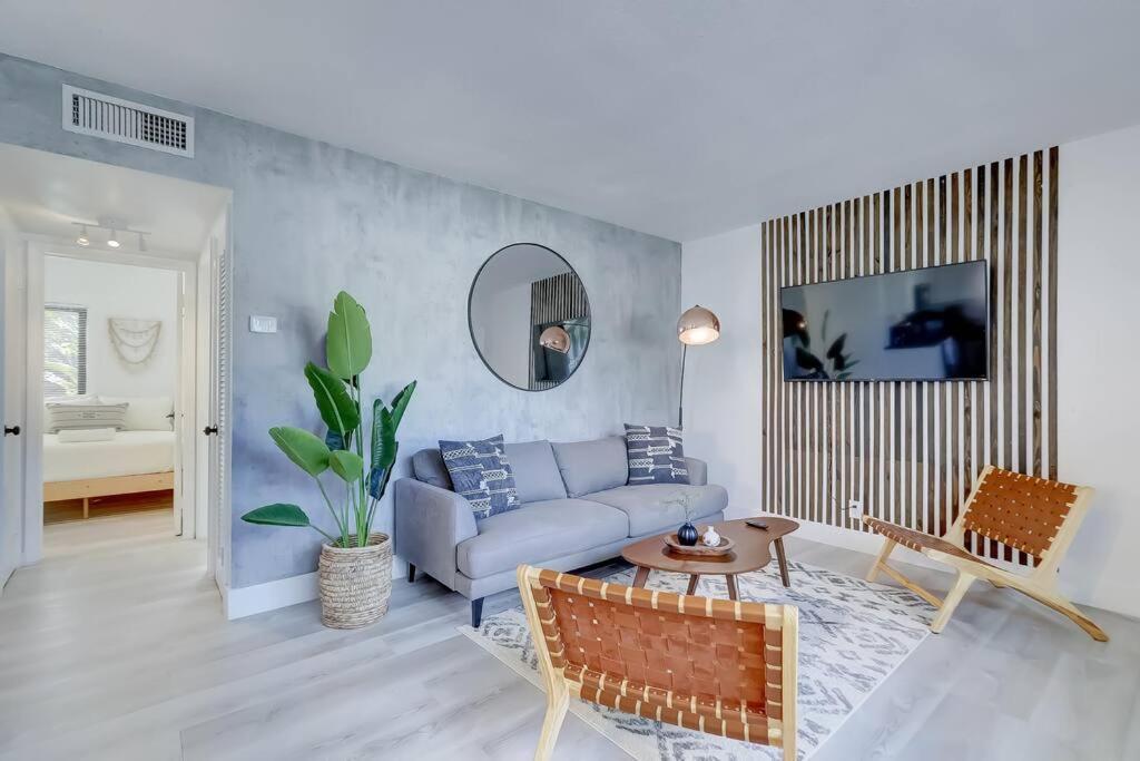 Chic Retreat: 2Br Apartment! 포트 로더데일 외부 사진